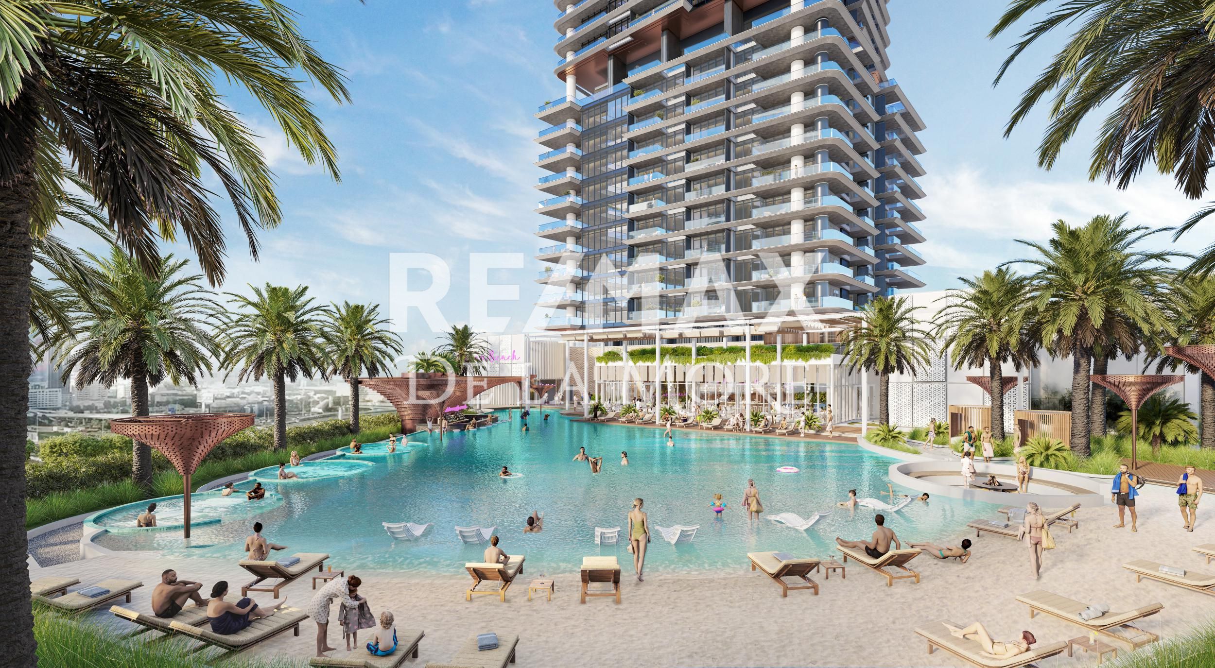 Mercer House – beach club – with people